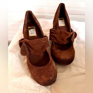 Dr Scholl’s brown suede Mary Jane sz 8